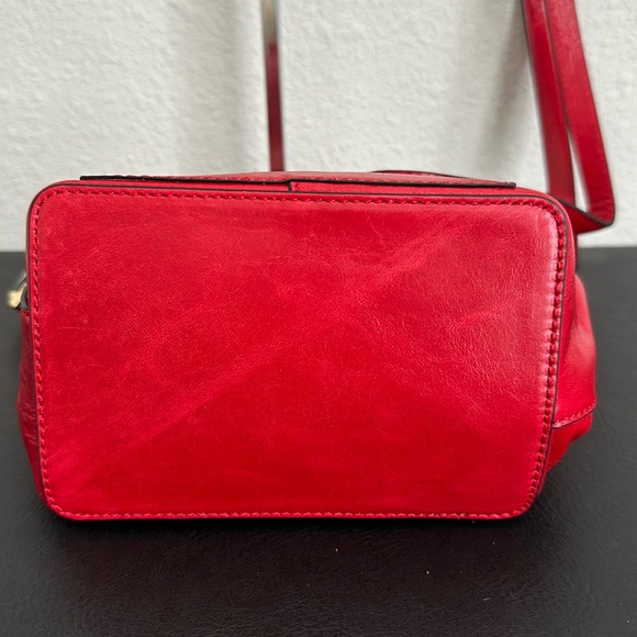 Vince Camuto Leather Bucket Bag with Chain Strap - Ivy - Picture 4 of 8